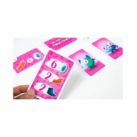 Atomo-games-juego-de-mesa-ojo-mano-pata-¡monstruos!-jugando