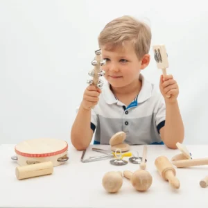Conjunto-de-percusion-16-piezas-Tickit-nino-jugando