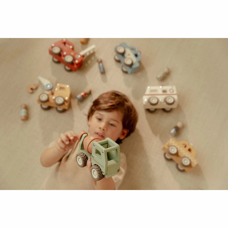 Hormigonera-Little-Dutch-niño-jugando