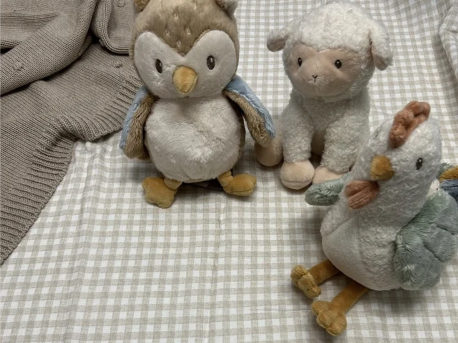 Peluches de animales de la granja.