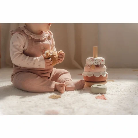 Jugando-con-Anillos-apilables-blanditos-balanceable-Fairy-Garden-Little-Dutch