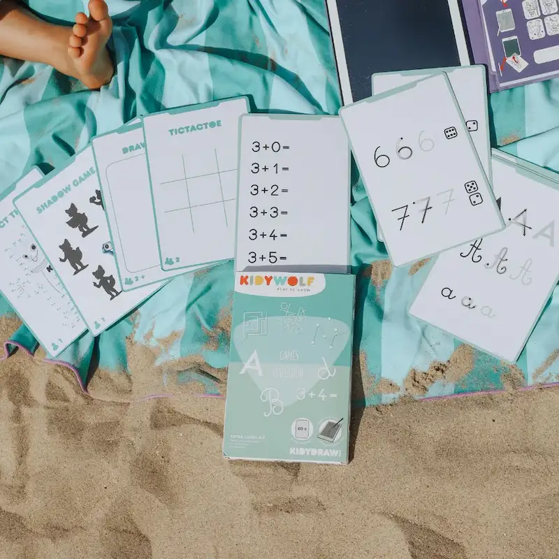 Jugando-en-la-playa-con-la-Recarga-Kidydraw-mini-Juegos-y-Educación