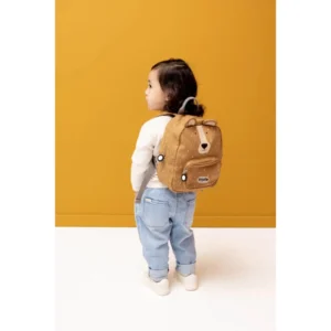 Mochila-pequena-Mr.-Bear-en-uso