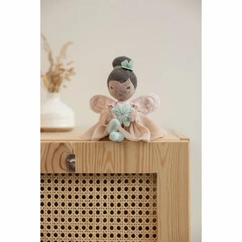 Muneca-Hada-Suerta-Little-Dutch-sentada