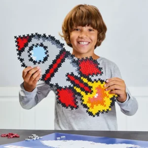Nino-jugando-con-puzzle-by-numbers-cohete