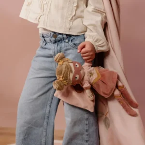 Rosa-Superheroina-Muneca-Blandita-Little-Dutch-con-nina