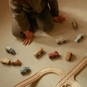 Set-de-vehiculos-Little-Dutch-con-circuito