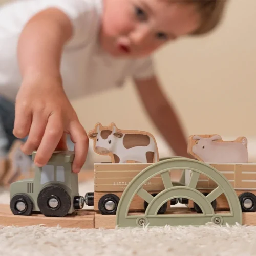 Sistema-de-tren-pequeña-granja-little-dutch-niño-jugando
