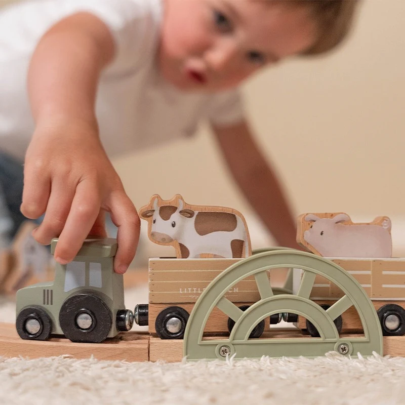 Sistema-de-tren-pequeña-granja-little-dutch-niño-jugando