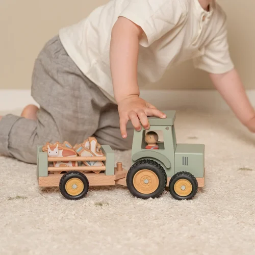 Tractor-con-tráiler-pequeña-granja-little-dutch-niño-jugando